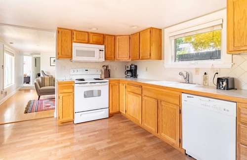 Greenwood House | Cute 1BR House in Seattle with Garage & Yards