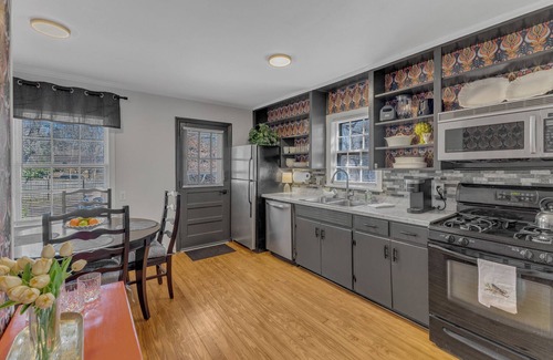 Southwest Raleigh House | Cute 2-bedroom bungalow in downtown Raleigh