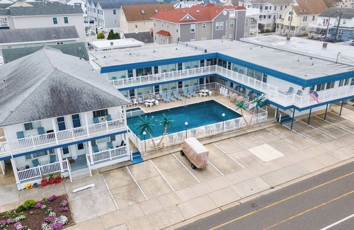 North Wildwood Condo | Cute 2-bedroom condo remodel with pool in North Wildwood 2 Short Block to beach
