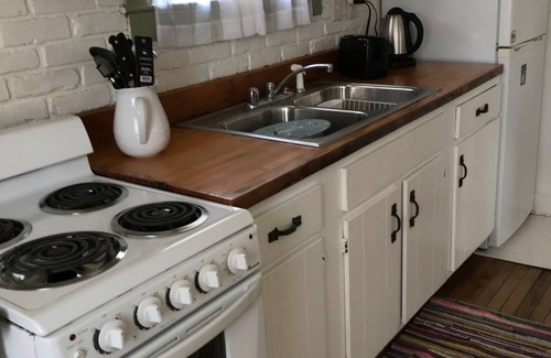 Peaks Island Cottage | Cute 2+ Bedroom Cottage