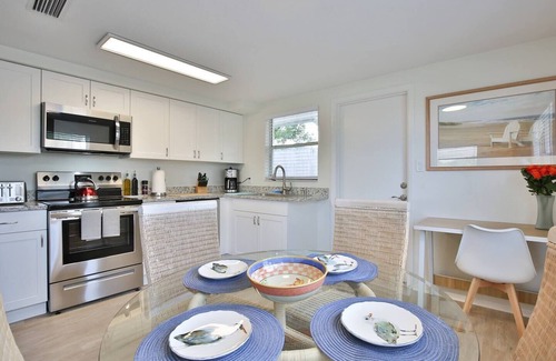 South Gate Ridge House | Cute 2 bedroom home close to it all.