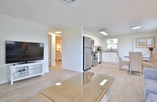 South Gate Ridge House | Cute 2 bedroom home close to it all.