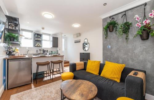 Woolwich House | Cute 2 Bedroom House - 10 Min Walk to Woolwich DLR & Elizabeth Line - Netflix - Espresso Machine