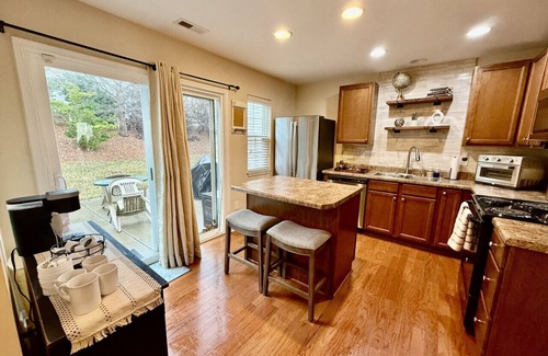 Greensboro House | Cute 3 Bedroom Home centrally located in the Triad.