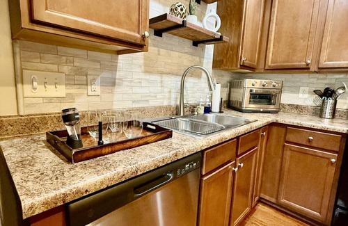 Greensboro House | Cute 3 Bedroom Home centrally located in the Triad.