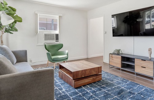 Claremont House | Cute and Cozy 5 min to Colleges