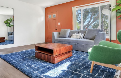 Claremont House | Cute and Cozy 5 min to Colleges