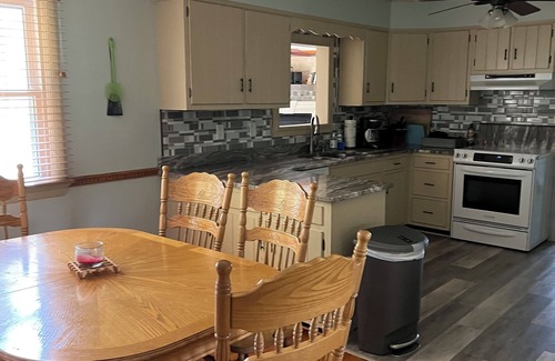 Berlin House | Cute and cozy beach style house in Berlin MD- 5 min from Assateage Beach!