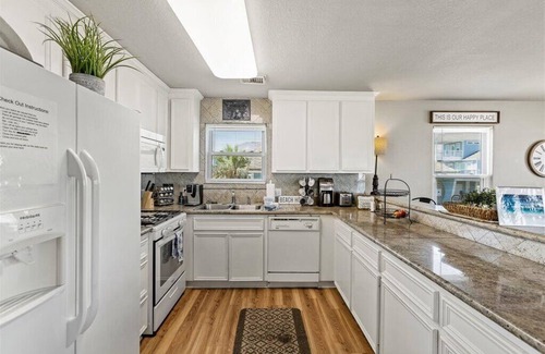 Galveston House | Cute and Cozy Canal Home -Short Distance to the Beach