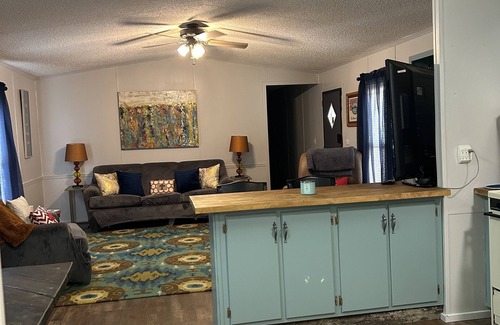 Tumbling Shoals House | Cute and cozy lake house! Sleeps 10! 1 mile from lake access!