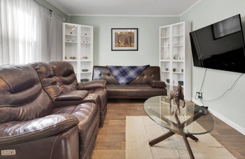 Monrovia House | Cute and cozy Monrovia Home!