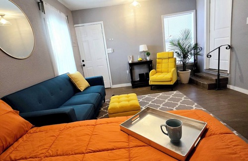 Government Hill Apartment | Cute and Cozy Studio Near Downtown San Antonio