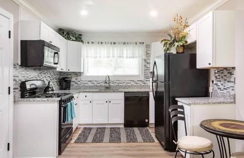 College Park Apartment | Cute Apt near the Airport-3B