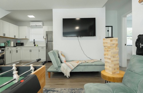 Wynwood Art District Apartment | Cute Apt W/Pool + Games in Wynwood's Heart!