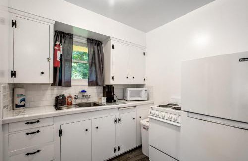 Nahcotta Hotel | Cute as a Clam Cottage Room 5