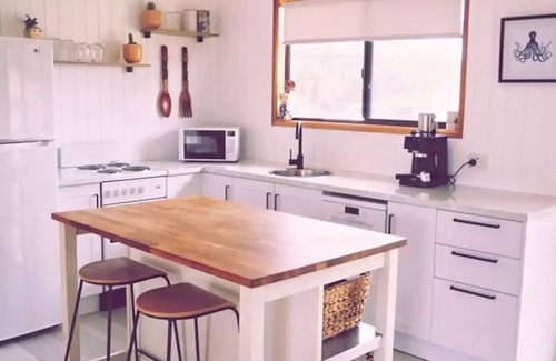 Goolwa Beach House | Cute Beach Shack located close to the Beach and Shops