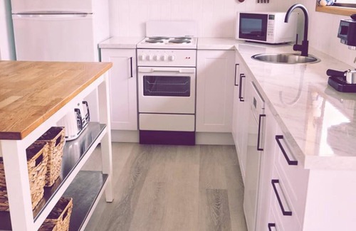 Goolwa Beach House | Cute Beach Shack located close to the Beach and Shops
