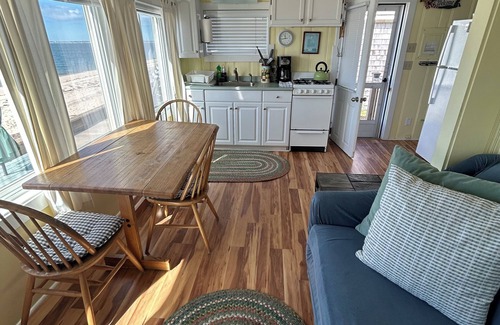 North Truro Cottage | Cute beachfront 1BR unit, amazing sunsets, WIFI and AC.