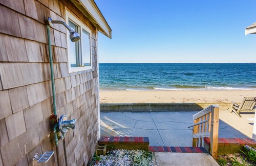 North Truro Cottage | Cute beachfront 1BR unit, amazing sunsets, WIFI and AC.