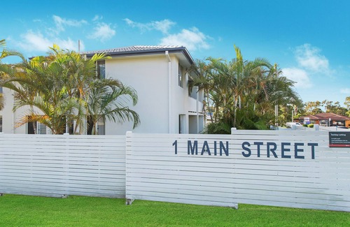 Crescent Head Apartment | Cute Beachside Apartment - Central Location