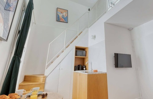 Quartier des Grandes-Carrieres Apartment | Cute & Bright Studio in a Courtyard-Montmartre(5)