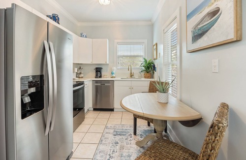 Ono Island Condo | Cute Bungalow! Awesome Amenities! The Best Pool! 3 Minutes To White Beach!