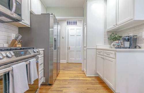 University District House | Cute Bungalow in Highland Park near Golf Course, UofM, Midtown&Downtown Memphis