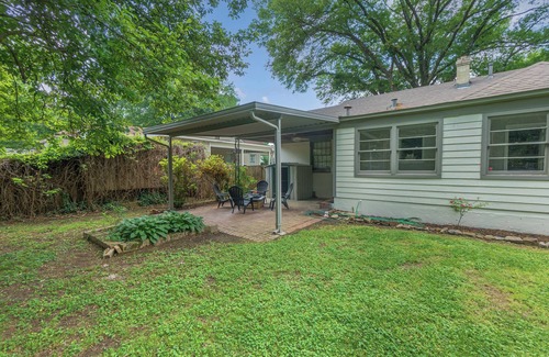 University District House | Cute Bungalow in Highland Park near Golf Course, UofM, Midtown&Downtown Memphis