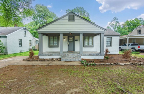 University District House | Cute Bungalow in Highland Park near Golf Course, UofM, Midtown&Downtown Memphis