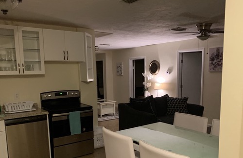 Historic Uptown House | Cute Bungalow minutes from Downtown St Petersburg!