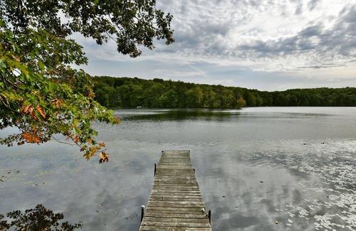Hayward House | Cute cabin conveniently located between LCO and Grindstone on Johnson Lake.