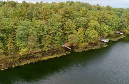 Hayward House | Cute cabin conveniently located between LCO and Grindstone on Johnson Lake.