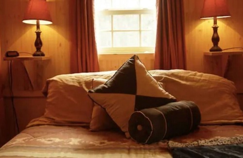 Ruidoso Cabin | Cute cabin for couples getaway or small families with hot tub