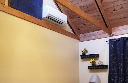 Spruce Pine Cabin | Cute Cabin with room to relax