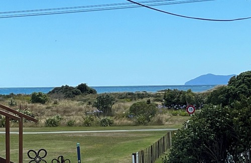 Waihi Beach Cabin | Cute cabin with sea views and oh so close to the beach.