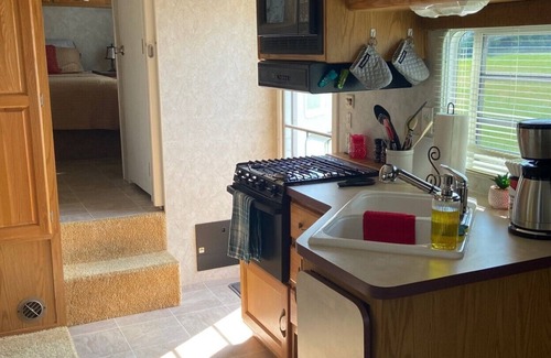 Hesperia House | Cute Camper w/ firepit nestled next to woods with lots of wildlife.
