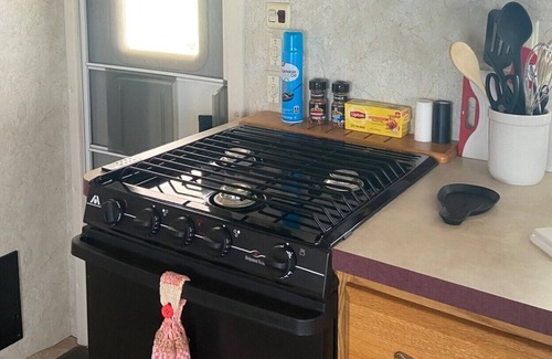 Hesperia House | Cute Camper w/ firepit nestled next to woods with lots of wildlife.