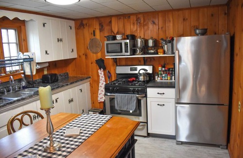 Dennis Port House | Cute Cape Cod Cottage 3/10th of a mile to Sea Street Beach!