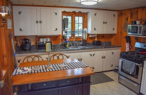 Dennis Port House | Cute Cape Cod Cottage 3/10th of a mile to Sea Street Beach!
