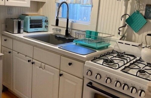 West Yarmouth Condo | Cute Cape Cottage with outdoor shower