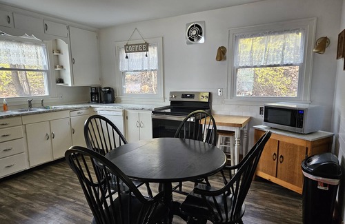 Hammondsport House | Cute Cape on Keuka Lake with Boat Launch Prime Location