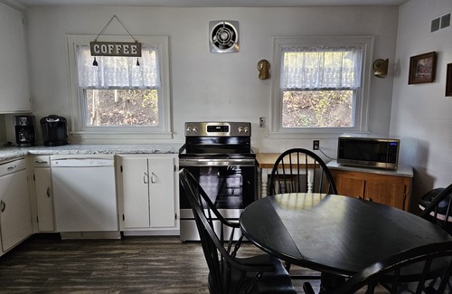 Hammondsport House | Cute Cape on Keuka Lake with Boat Launch Prime Location
