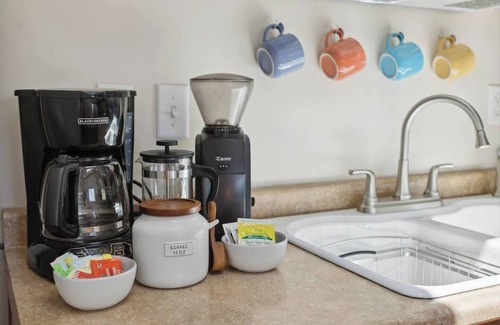 Whittier Apartment | Cute Carriage House with bikes provided