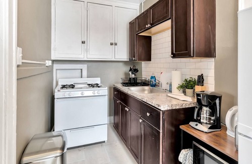 Midtown Apartment | Cute City Apartment w/ Workspace near Downtown