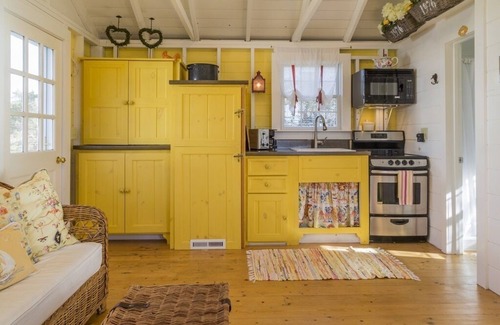 Chatham Cottage | Cute clapboard cottage on the hill off Stage Island Road!
