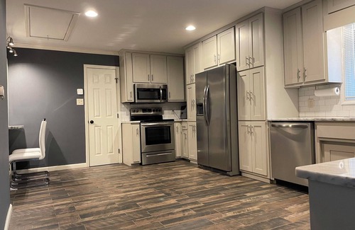 Crestwood South House | Cute, clean, and cozy minutes to downtown Birmingham. With large kitchen/den.