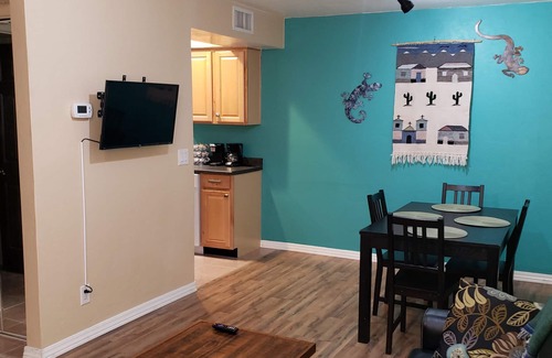 Miracle Manor Condo | 💖Cute, Clean & Comfy | AC&Pool | Near GEM Show&UofA💖