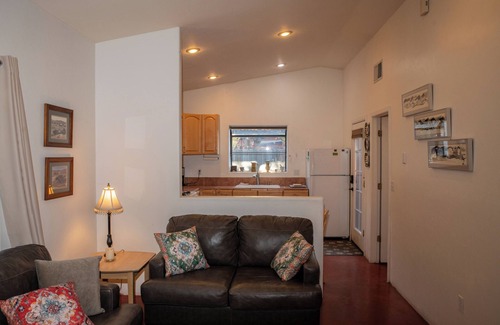 Tucson House | Cute, Clean, Private, 1bd Guest House Centrally Located