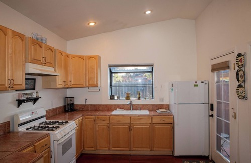 Tucson House | Cute, Clean, Private, 1bd Guest House Centrally Located