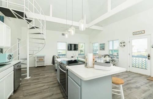 San Luis House | Cute Coastal Beach Cottage, Views of Gulf & Bay!